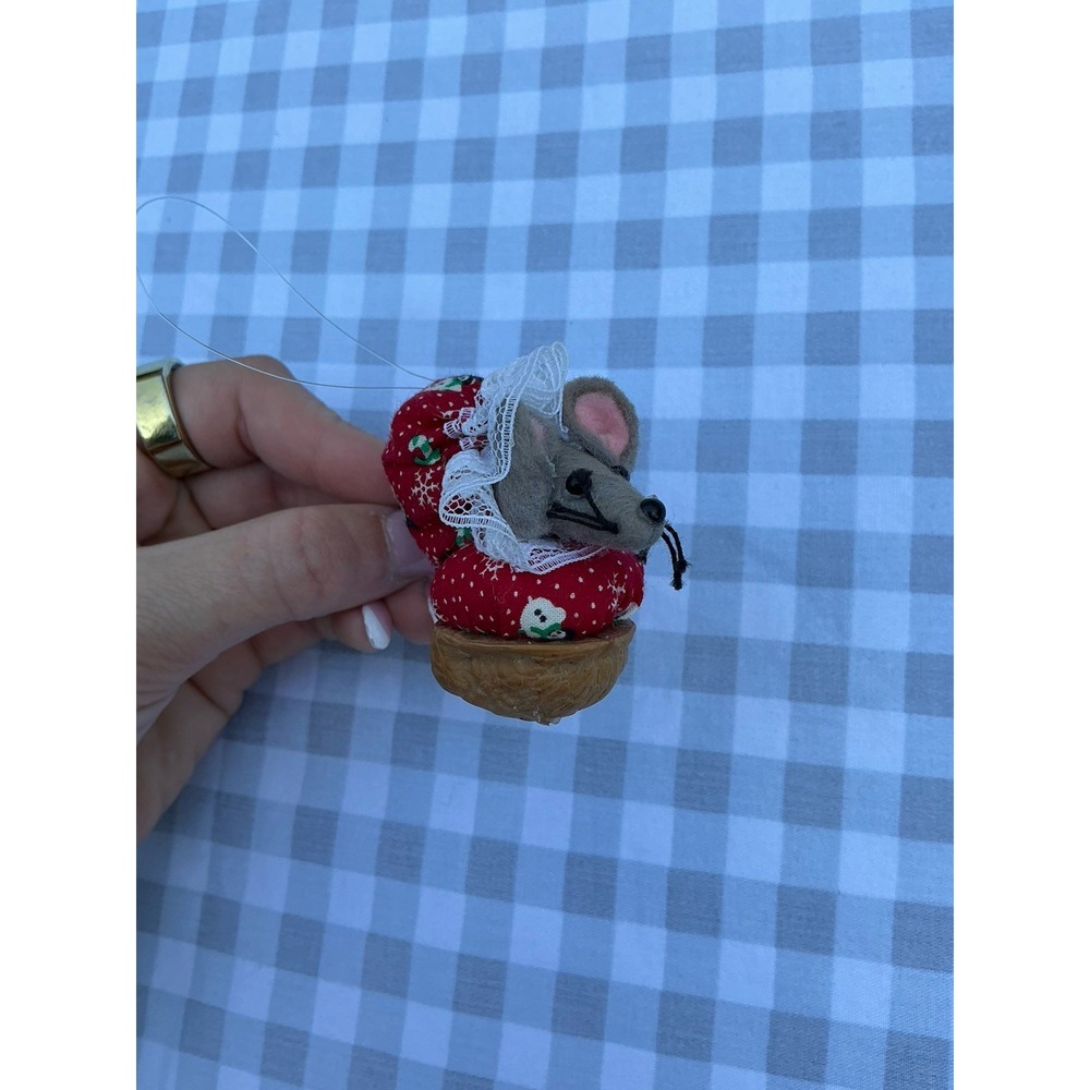VTG Handmade Felt Mouse Christmas Ornament In Walnut Cottage Core Mice‎ Decor - Picture 6 of 7